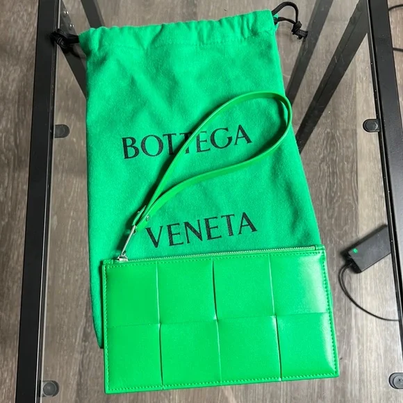 New Bottega Veneta Pouch with dust bag and authenticity NWT - Picture 1 of 10